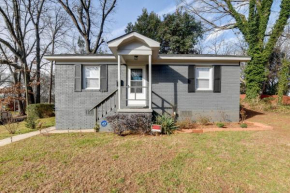Renovated Charlotte Bungalow - 3 Mi to Downtown!